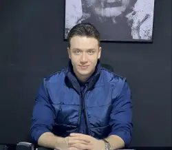 تعليقات إعجاب على صورة طبيب وسيم تجر عشرات النساء المتزوجات لمحاكم الطلاق